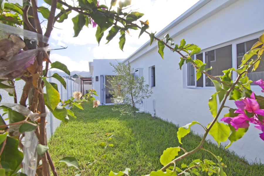 3 Bedroom Property for Sale in Milkwood Park Western Cape